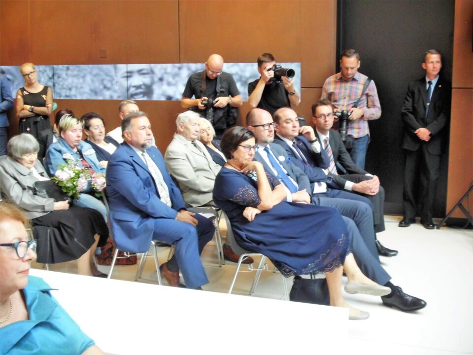 Kto Ratuje Jedno życie Ratuje Cały świat Kto ratuje jedno życie, ratuje cały świat. Z udziałem dyplomatów